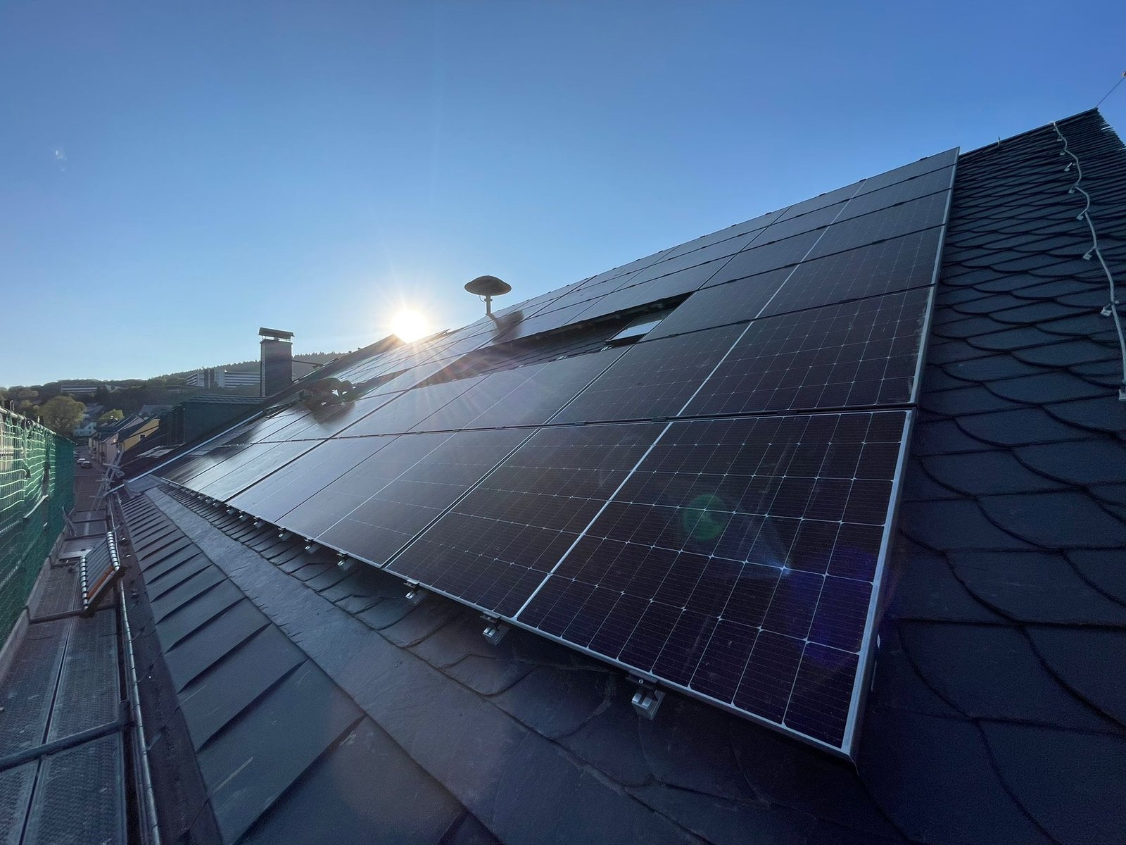 Installierte Solaranlage auf dem Rathaus in Oberwiesenthal
